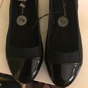 Black comfortable flats